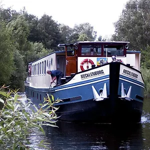 Botel Ms Mecklenburg Hotelschiff, Berlin